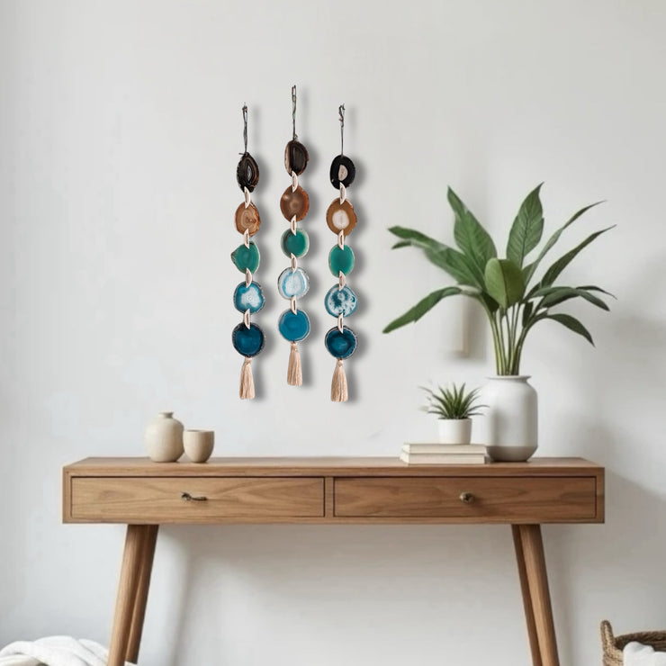 Handcrafted Jackson Agate Garland – Boho Wall Hanging Décor featuring natural agate slices in black-brown, green, teal, and neutral tones.